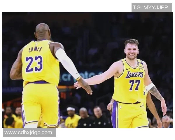 Windhorst：东契奇和里夫斯带的无詹湖人更强 数据能够说明这一点