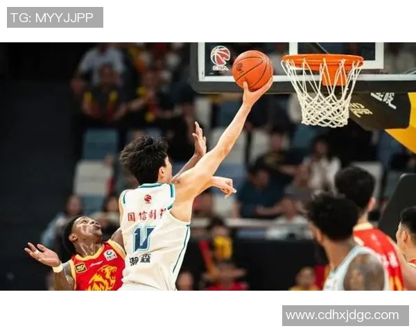 为什么杨瀚森在NBA场均仅7.4分钟,却在发展联盟表现出色?